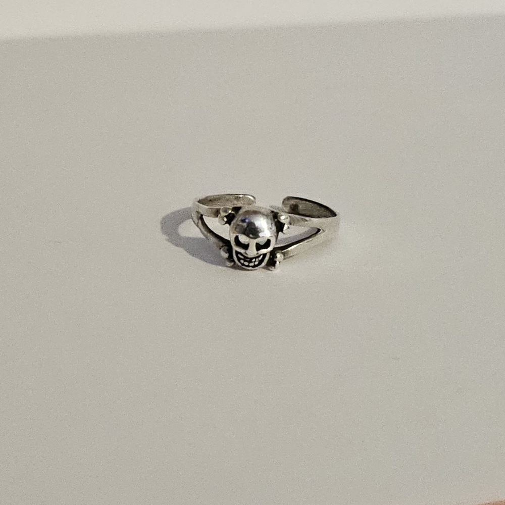 Sterling Silver 925 Skull Bones Toe Ring - Picture 5 of 5